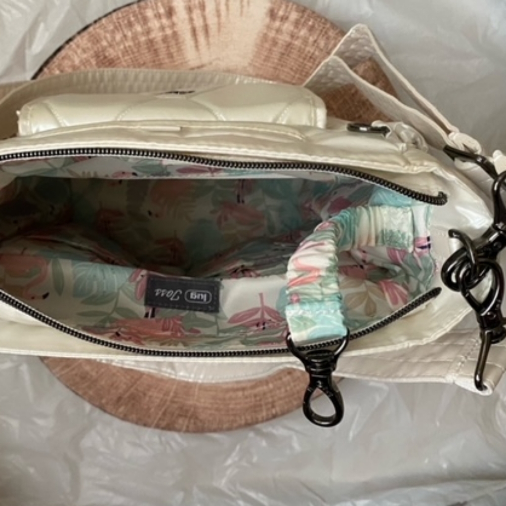 Lug Toss Metallic Diamond Quilted Crossbody Bag with Geometric Design - Picture 6 of 7